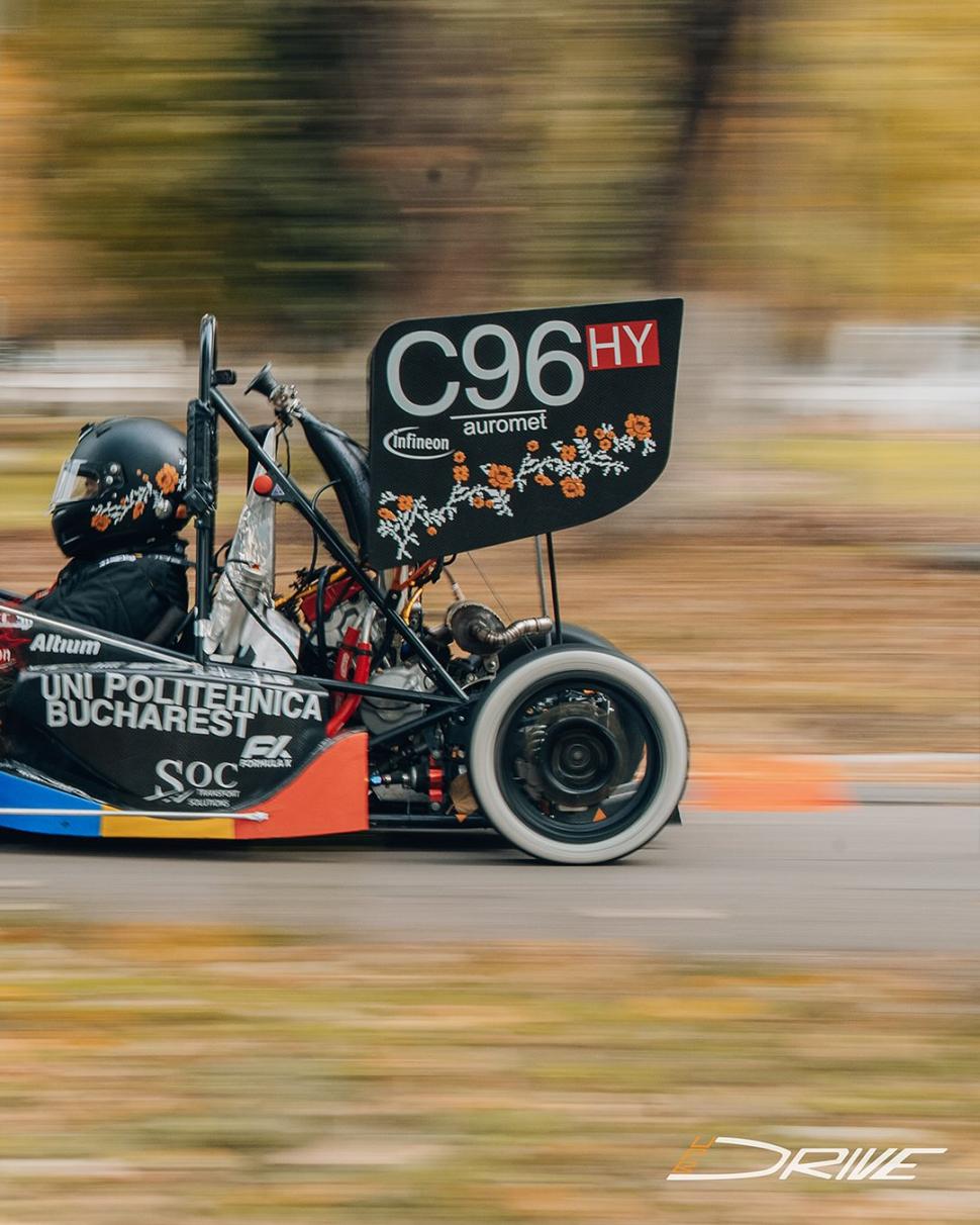 Studenţii Politehnicii Bucureşti au construit primul monopost românesc care va concura pe circuitele internaţionale. Cum arată DR06 1019732