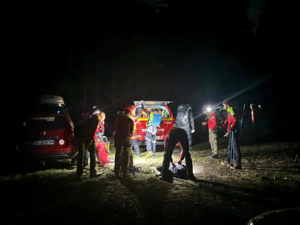 Băiatul de 17 ani, rămas blocat pe vârful Omu după ce a căzut și s-a rănit la coloană, a fost recuperat de salvamontiști 1019834