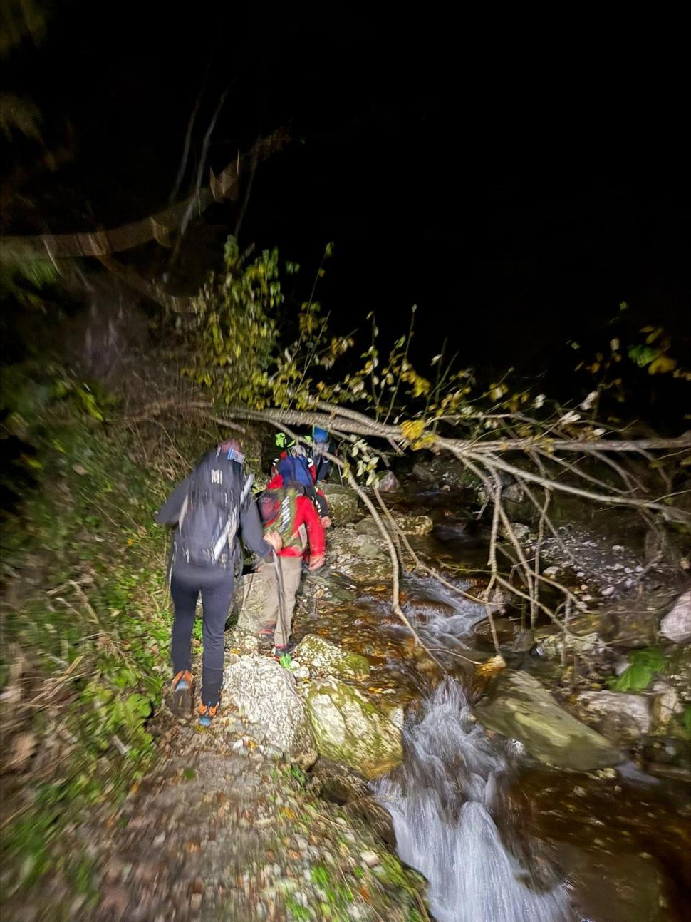 Băiatul de 17 ani, rămas blocat pe vârful Omu după ce a căzut și s-a rănit la coloană, a fost recuperat de salvamontiști 1019878