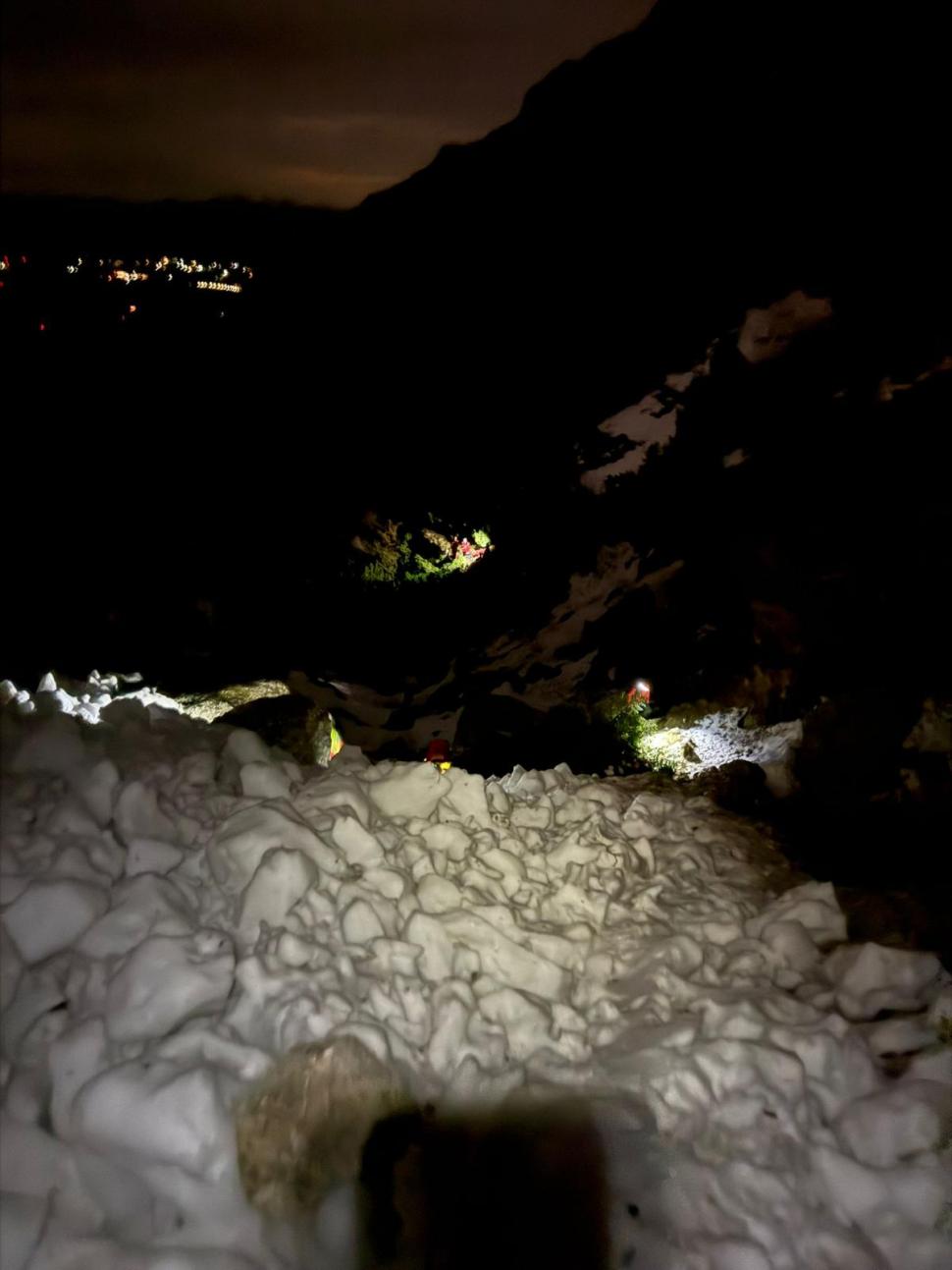 Băiatul de 17 ani, rămas blocat pe vârful Omu după ce a căzut și s-a rănit la coloană, a fost recuperat de salvamontiști 1019879