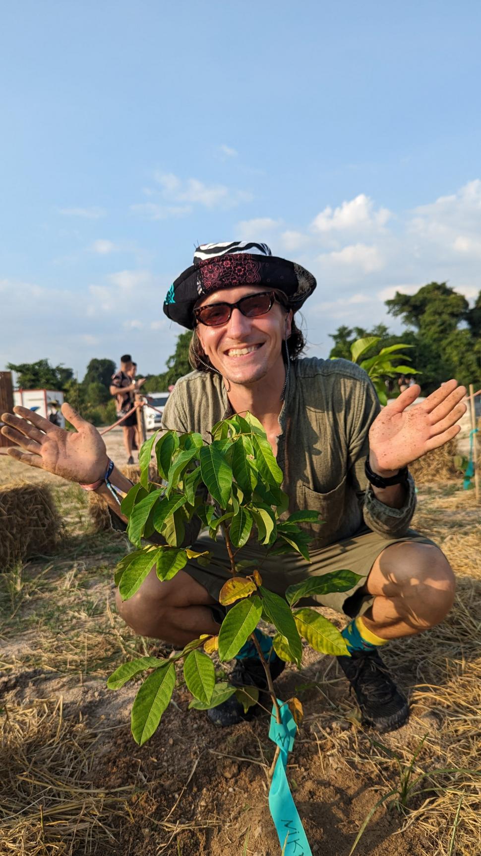 Un bărbat s-a pensionat la 32 de ani și explică metoda prin care a reușit asta. Acum trăiește viața la care a visat, în Thailanda 1019453