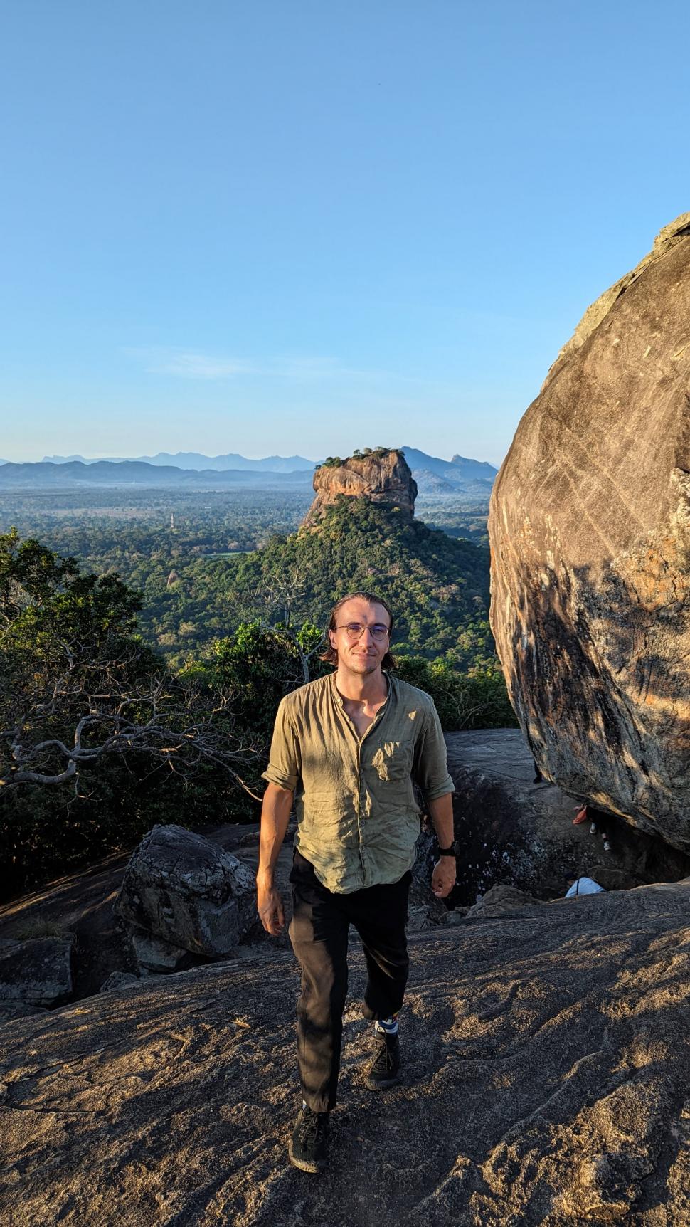 Un bărbat s-a pensionat la 32 de ani și explică metoda prin care a reușit asta. Acum trăiește viața la care a visat, în Thailanda 1019454