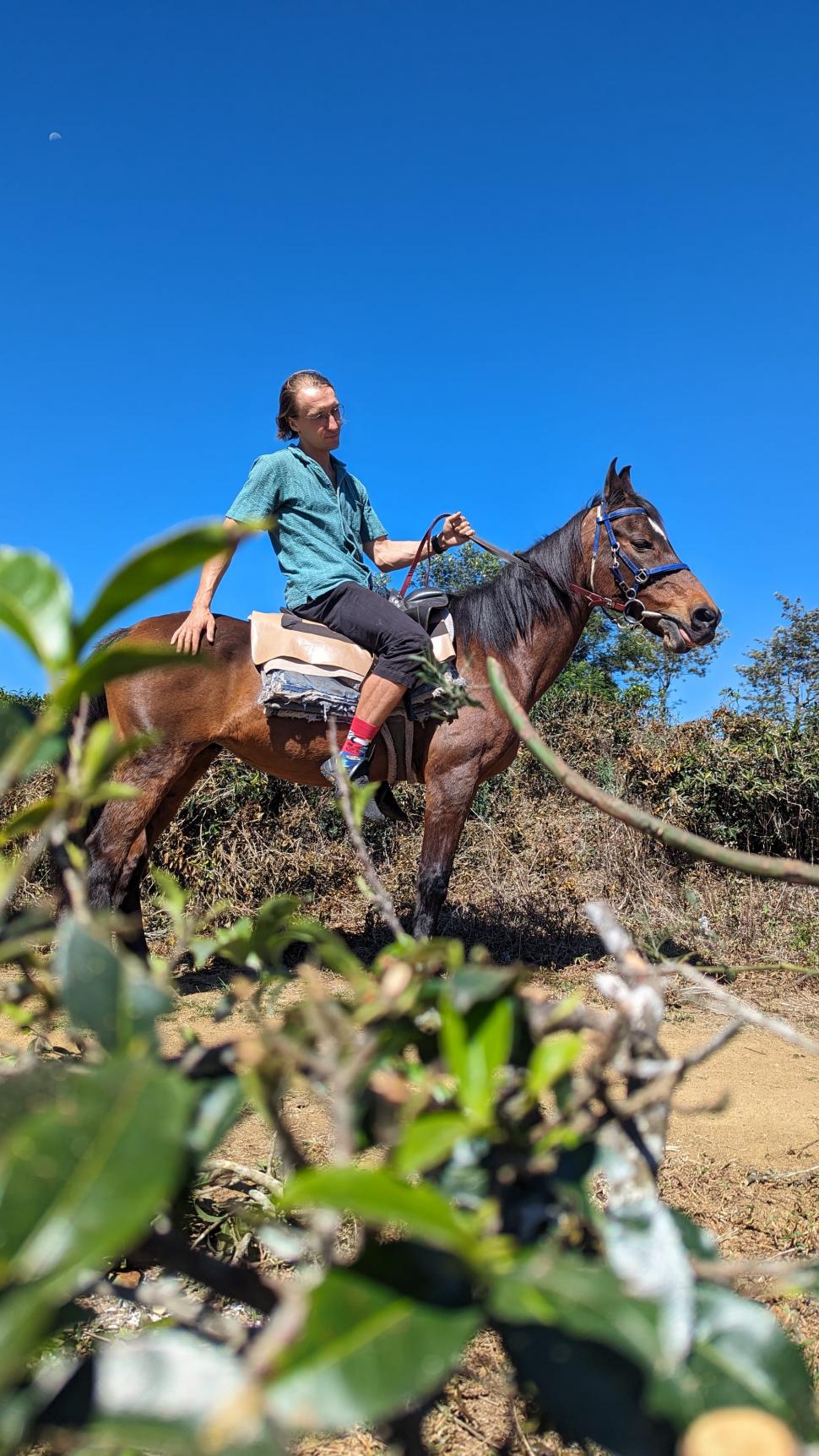 Un bărbat s-a pensionat la 32 de ani și explică metoda prin care a reușit asta. Acum trăiește viața la care a visat, în Thailanda 1019455