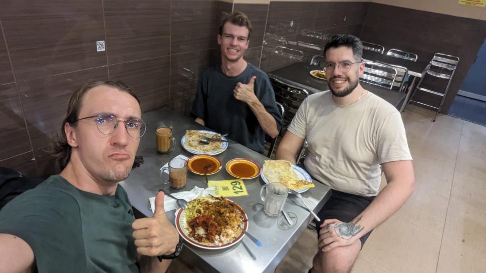 Un bărbat s-a pensionat la 32 de ani și explică metoda prin care a reușit asta. Acum trăiește viața la care a visat, în Thailanda 1019459