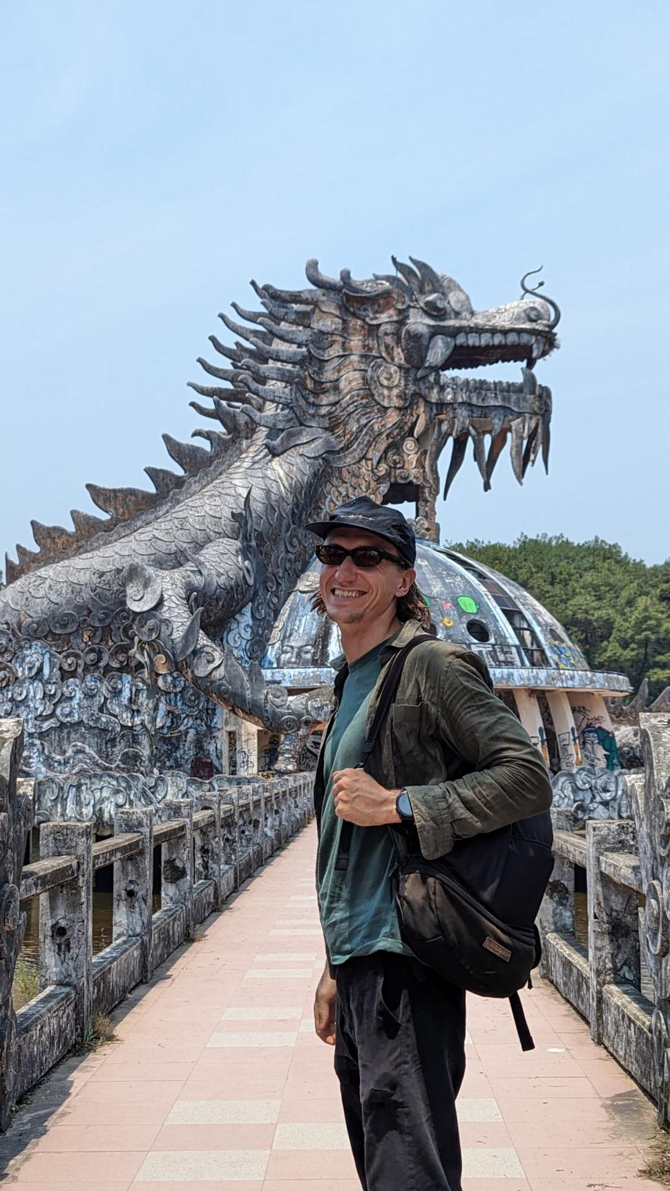 Un bărbat s-a pensionat la 32 de ani și explică metoda prin care a reușit asta. Acum trăiește viața la care a visat, în Thailanda 1019460