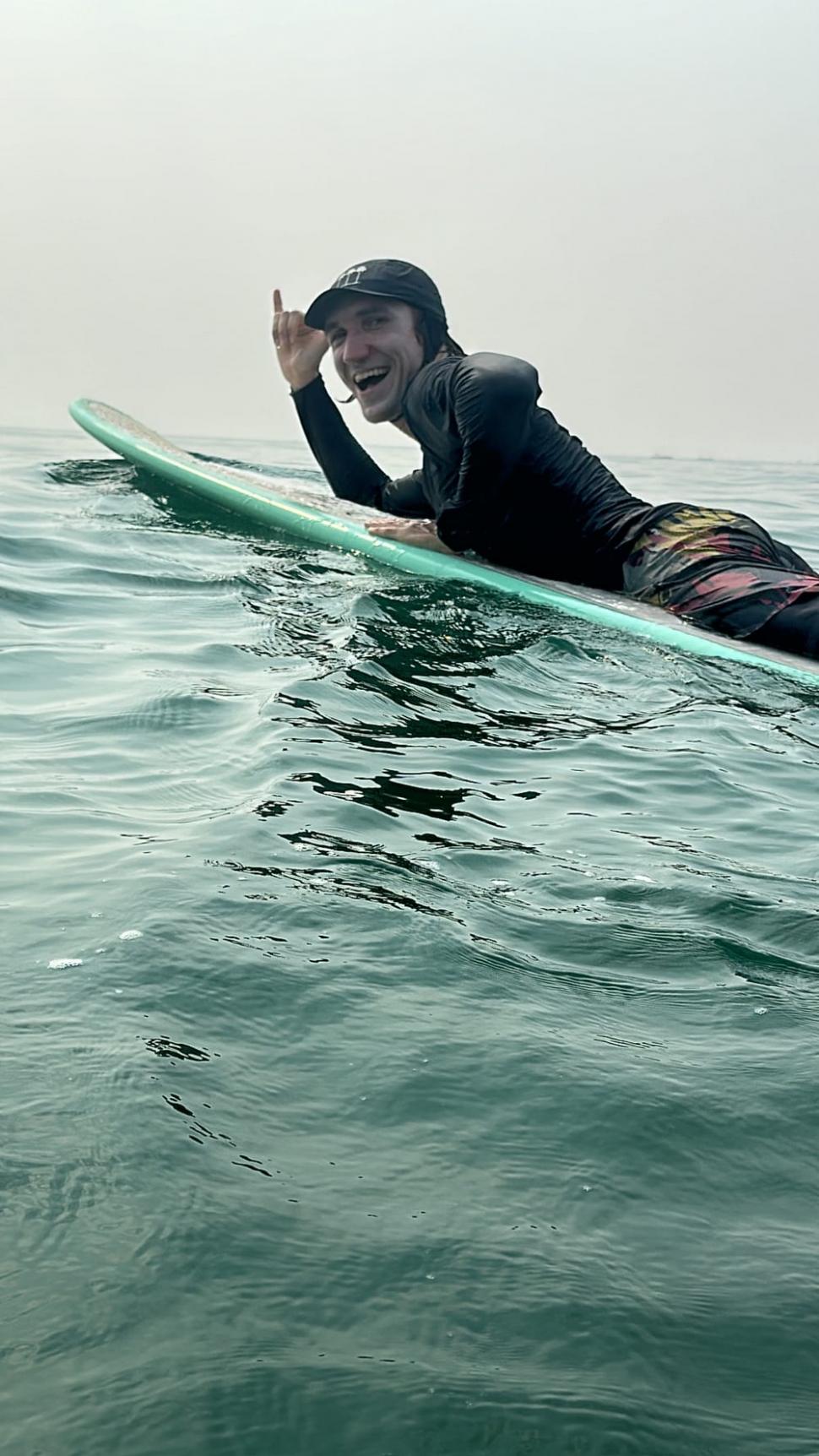 Un bărbat s-a pensionat la 32 de ani și explică metoda prin care a reușit asta. Acum trăiește viața la care a visat, în Thailanda 1019461