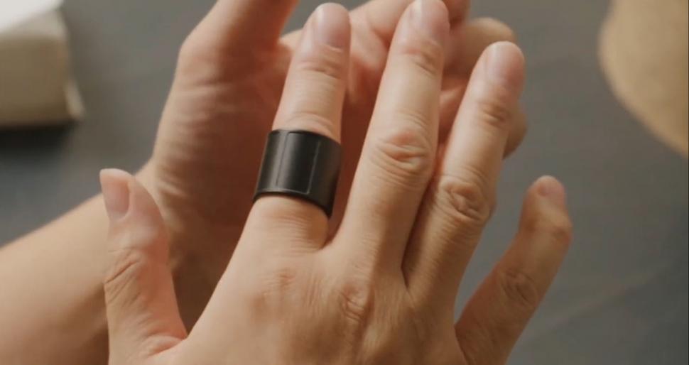 A apărut inelul high-tech care înlocuiește mouse-ul: Cum funcționează și cât costă accesoriul care seamănă cu o bijuterie 1019942