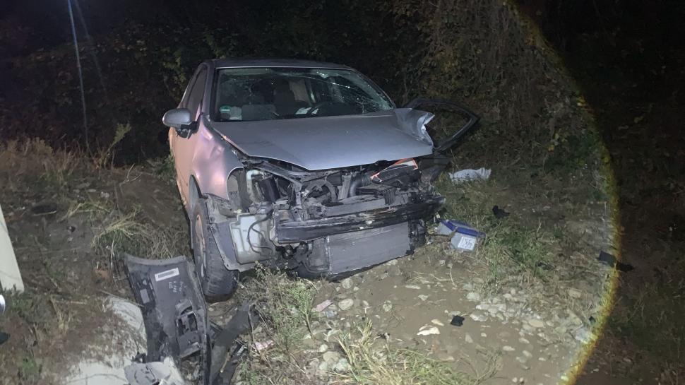 Accident grav pe un drum din Dâmboviţa, în care au fost implicate 5 maşini. Patru oameni au fost duşi la spital 1020238