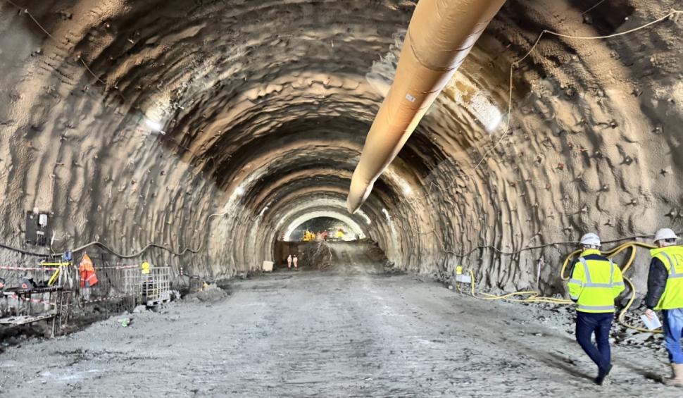  Imagini de pe șantierul Autostrăzii A1 Margina - Holdea: Lucrările la cele două tuneluri avansează constant. Când vor fi gata 1020188