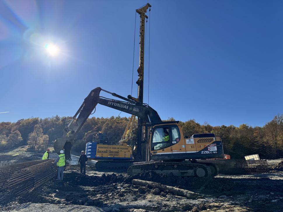  Imagini de pe șantierul Autostrăzii A1 Margina - Holdea: Lucrările la cele două tuneluri avansează constant. Când vor fi gata 1020189