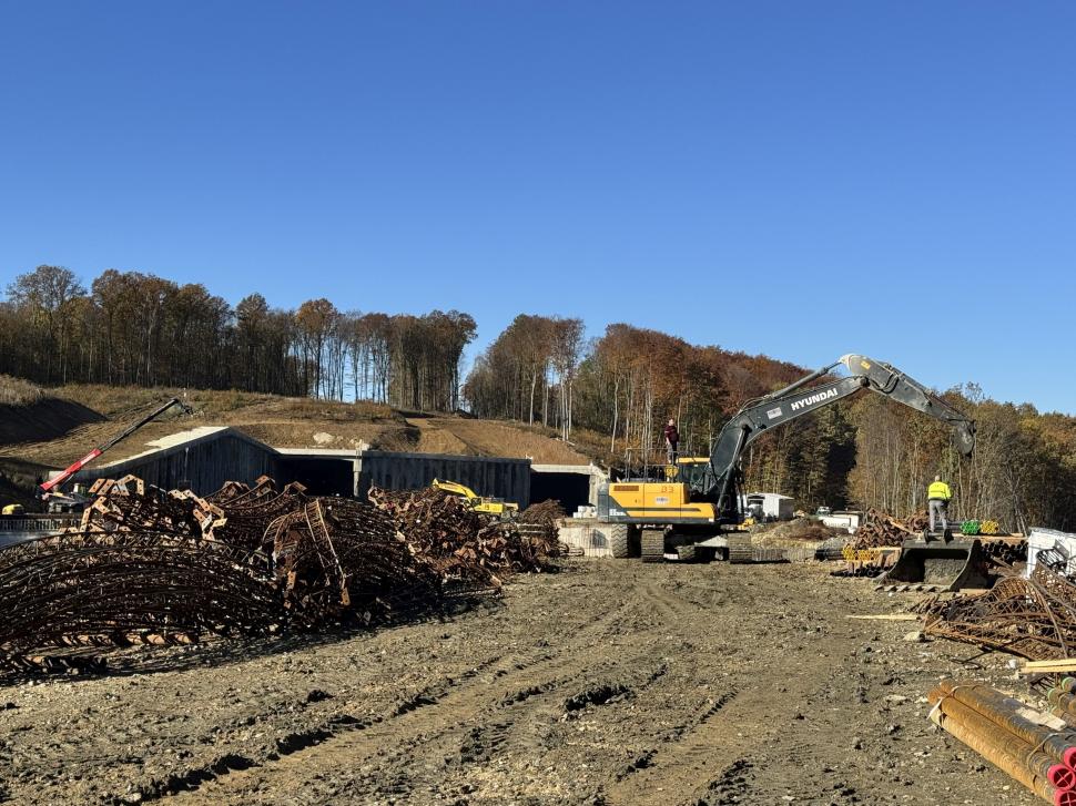  Imagini de pe șantierul Autostrăzii A1 Margina - Holdea: Lucrările la cele două tuneluri avansează constant. Când vor fi gata 1020192
