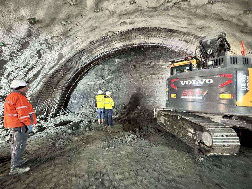  Imagini de pe șantierul Autostrăzii A1 Margina - Holdea: Lucrările la cele două tuneluri avansează constant. Când vor fi gata 1020193