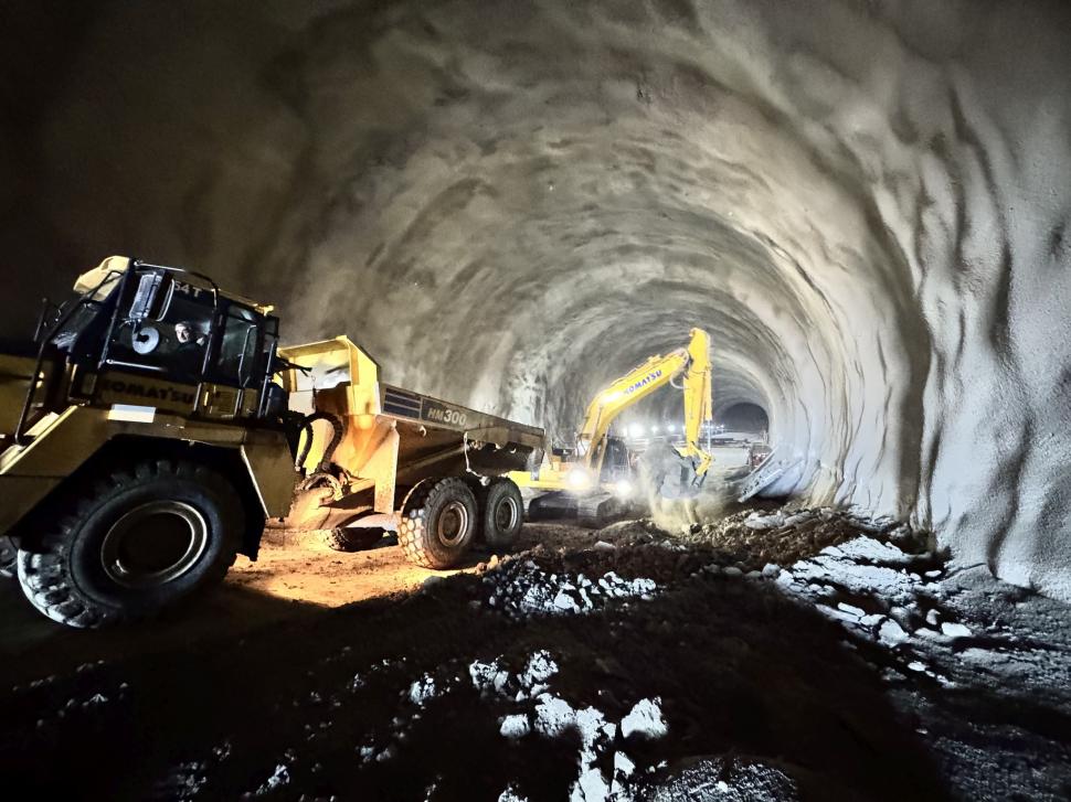  Imagini de pe șantierul Autostrăzii A1 Margina - Holdea: Lucrările la cele două tuneluri avansează constant. Când vor fi gata 1020194