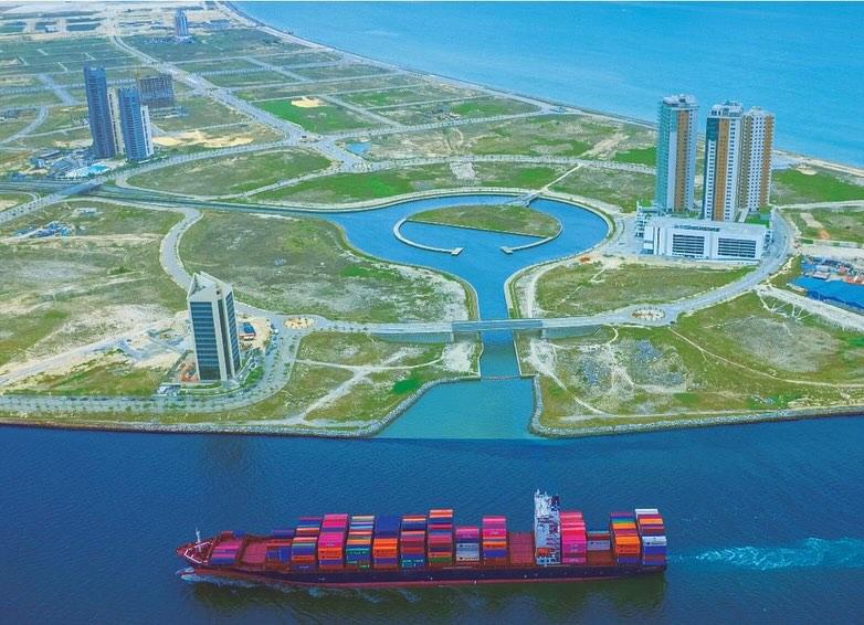 Mega-orașul construit pe o insulă artificială din ocean e 80% gata. Cum arată acum vs. viitorul Eko Atlantic, numit „Dubaiul Africii” 1020063