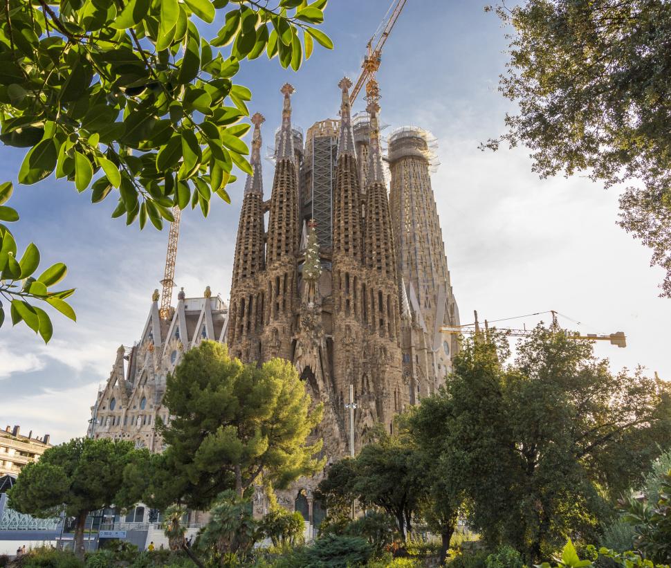 Sagrada Familia din Barcelona a devenit cea mai înaltă biserică din lume 1019900