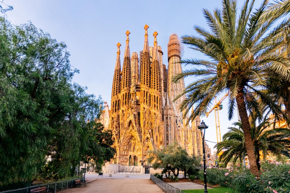 Sagrada Familia din Barcelona a devenit cea mai înaltă biserică din lume 1019907