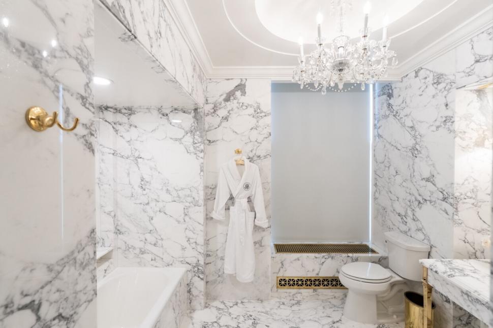 Marmură de la podea până în tavan. Donald Trump se laudă cu renovarea unei băi din Casa Albă  1020301