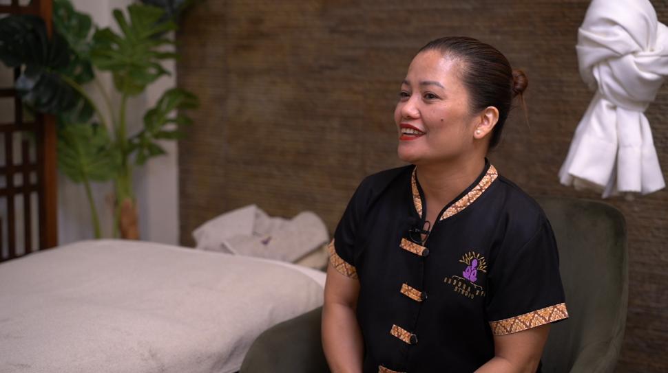 ”Trebuie să câștig mai mulți bani ca să îmi țin copiii în școală”. Poveștile din spatele masajului asiatic din România 1020206