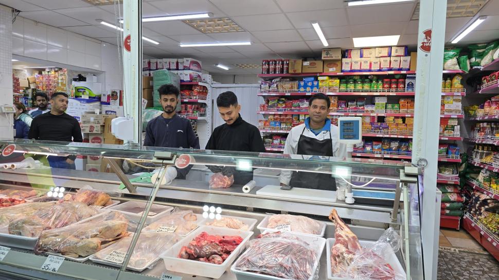 Cum a ajuns Oborul "acasă" pentru muncitorii din Asia. Micii sfârâie astăzi lângă curry si lapte de cocos 1020387