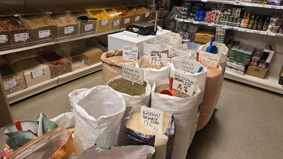 Cum a ajuns Oborul "acasă" pentru muncitorii din Asia. Micii sfârâie astăzi lângă curry si lapte de cocos 1020394