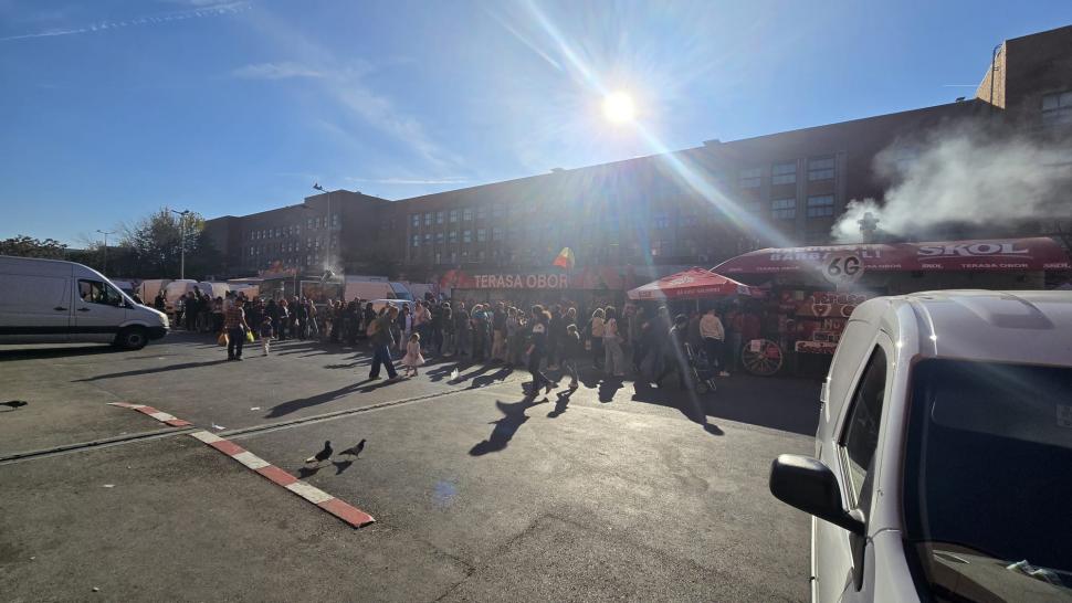 Cum a ajuns Oborul "acasă" pentru muncitorii din Asia. Micii sfârâie astăzi lângă curry si lapte de cocos 1020396