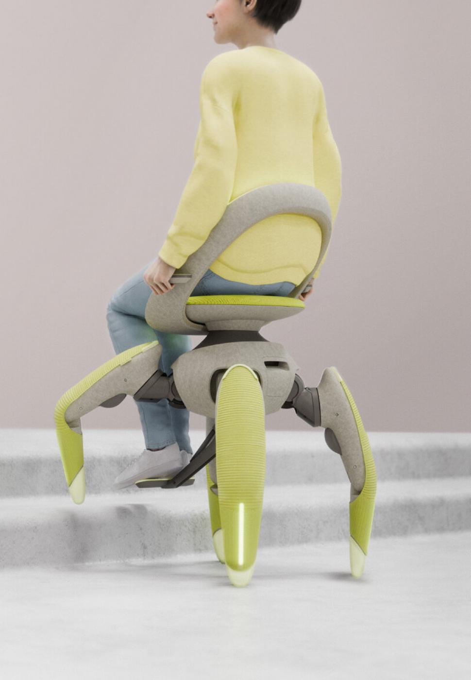 Un gigant auto a prezentat un scaun rulant autonom: Are picioare ca niște tentacule, poate urca scări și se poate așeza pe podea 1019591