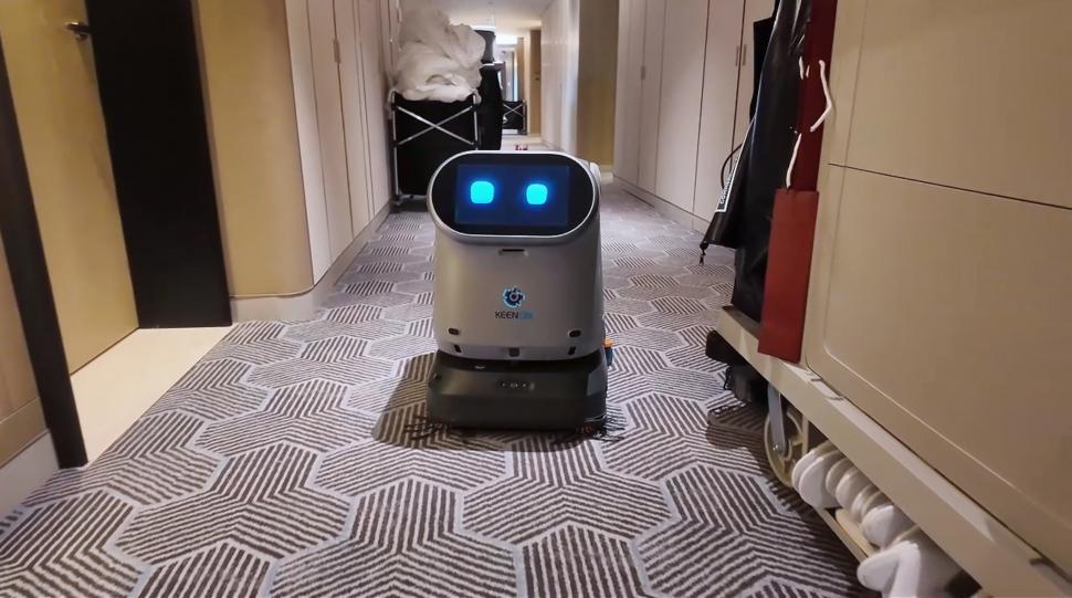 Roboții umanoizi înlocuiesc deja oamenii în HoReCa: Cum arată „angajații” de metal care întâmpină oaspeții unui hotel nou din Shanghai 1020606