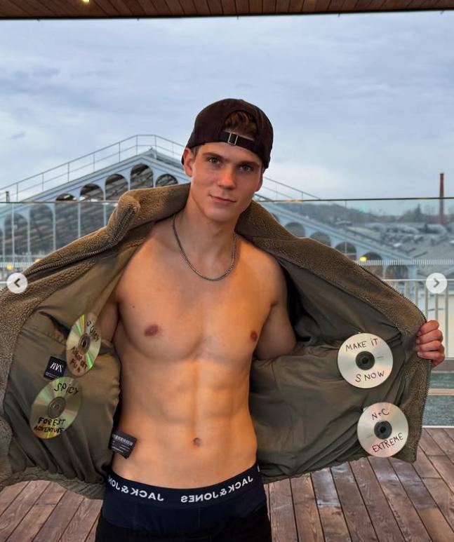 După ce și-a făcut cont pe OnlyFans, un sportiv britanic s-a filmat într-o ipostază intimă în avion și a fost suspendat 1020623