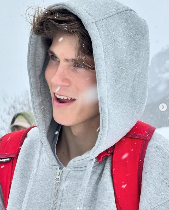 După ce și-a făcut cont pe OnlyFans, un sportiv britanic s-a filmat într-o ipostază intimă în avion și a fost suspendat 1020632