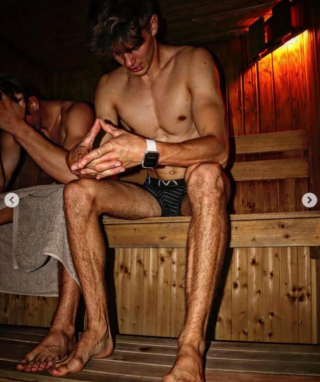 După ce și-a făcut cont pe OnlyFans, un sportiv britanic s-a filmat într-o ipostază intimă în avion și a fost suspendat 1020634