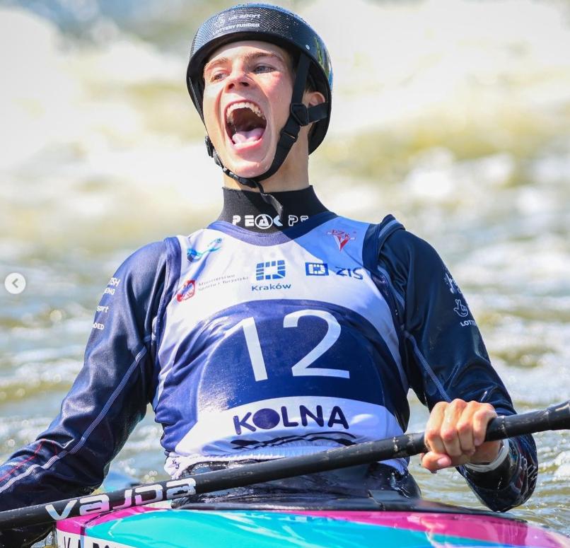 După ce și-a făcut cont pe OnlyFans, un sportiv britanic s-a filmat într-o ipostază intimă în avion și a fost suspendat 1020638