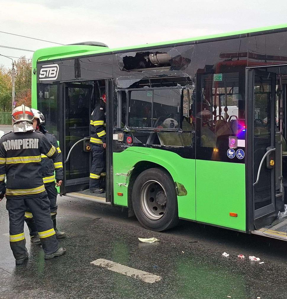 Accident grav, cu 8 victime, în cartierul Drumul Taberei din București: Tramvaiul 41 s-a ciocnit cu un autobuz STB 1020781