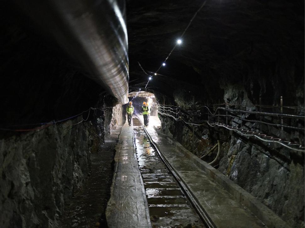 Cercetătorii provoacă intențional cutremure, sub Alpi, ca să înțeleagă ce se întâmplă înainte ca un seism să lovească 1020806