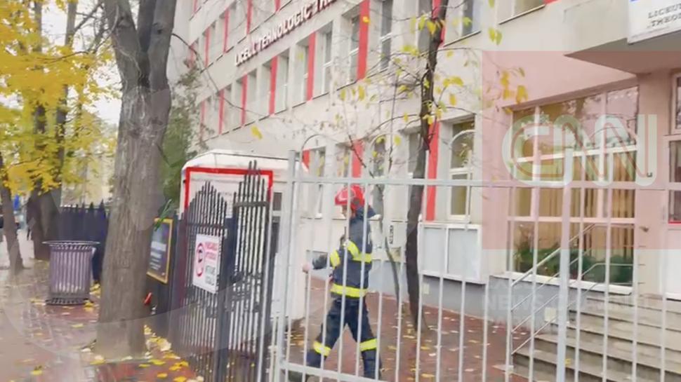 Liceul „Theodor Pallady” din București a fost evacuat de urgență: ISU confirmă o scurgere de gaz în zonă. Elevi au fost trimiși acasă 1020887