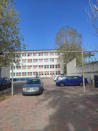 Liceul „Theodor Pallady” din București a fost evacuat de urgență: ISU confirmă o scurgere de gaz în zonă. Elevi au fost trimiși acasă 1020891