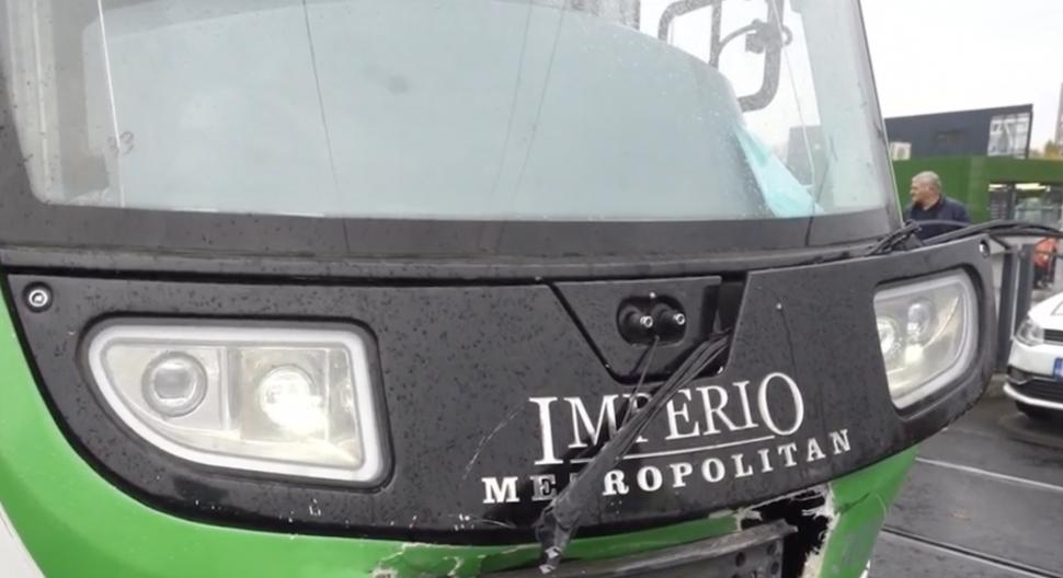 Momentul accidentului din Drumul Taberei, surprins pe camere: Autobuzul 168 trece pe galben și e lovit. Șoferul susține altceva 1020863