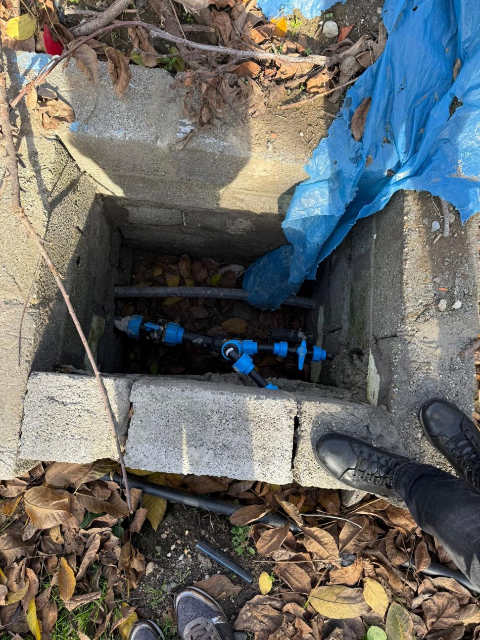 Un bărbat din Craiova a făcut un puț ilegal și a vândut apă la prețuri stabilite de el. A realizat chiar şi o rețea de canalizare 1020850