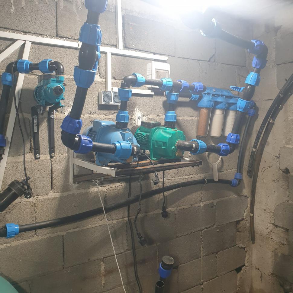 Un bărbat din Craiova a făcut un puț ilegal și a vândut apă la prețuri stabilite de el. A realizat chiar şi o rețea de canalizare 1020856