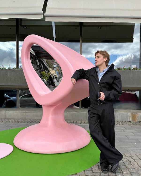 Este celebru și bogat, dar locuiește într-un apartament de 30 mp. Cum a cucerit lumea un designer cu o poză pusă pe Instagram 1021040