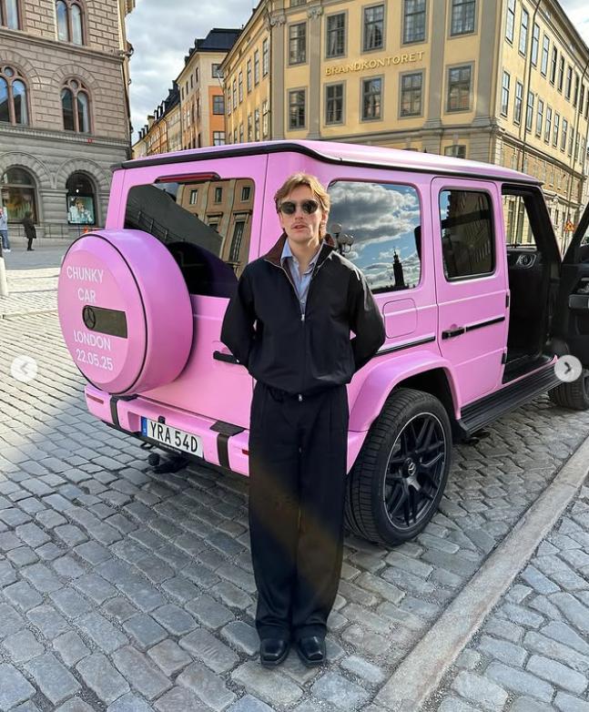 Este celebru și bogat, dar locuiește într-un apartament de 30 mp. Cum a cucerit lumea un designer cu o poză pusă pe Instagram 1021041