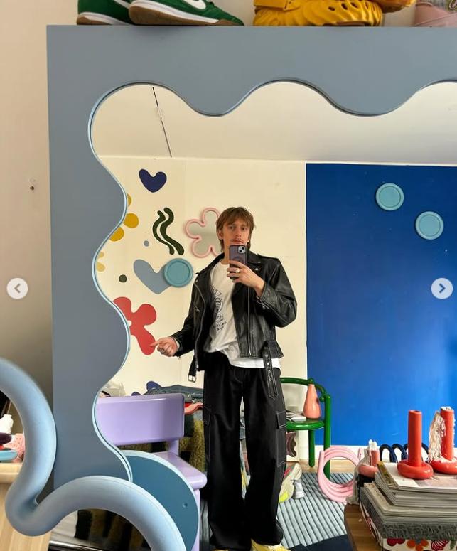 Este celebru și bogat, dar locuiește într-un apartament de 30 mp. Cum a cucerit lumea un designer cu o poză pusă pe Instagram 1021043