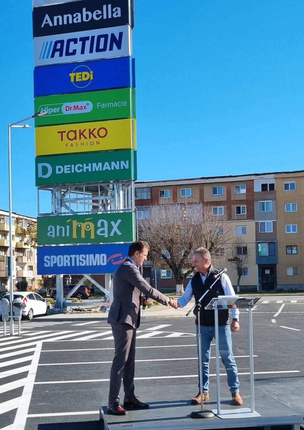 Fostul fotbalist Gică Popescu a deschis un mall în Hunedoara. Cum arată "GP Plaza" 1021230