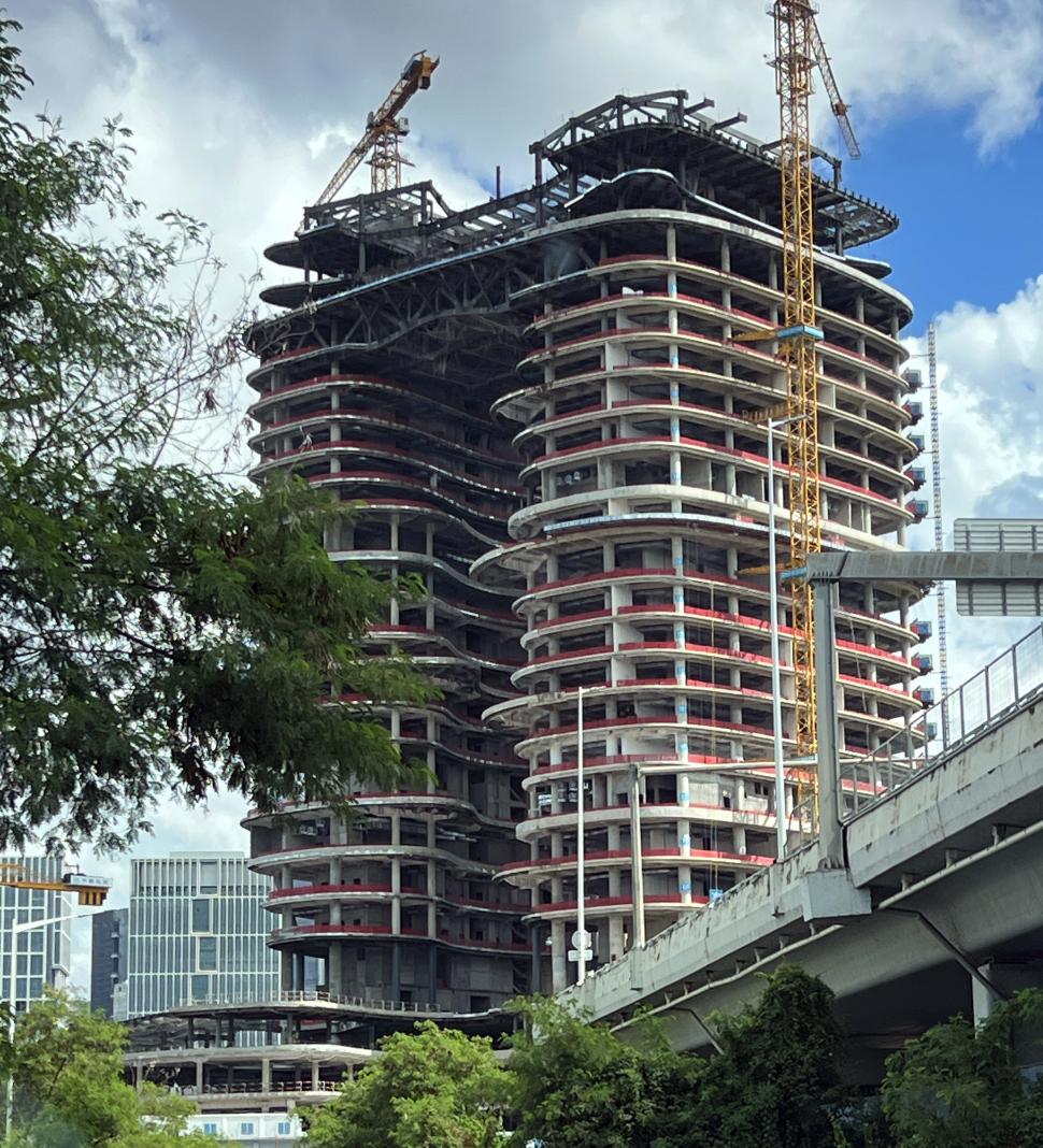 Două turnuri care se unesc în vârf, inspirate de munți şi canioane, se construiesc în Shenzen. Cum va arăta Yidan Center 1021419