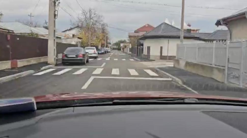 Orașul din România care are o stradă înfundată plină de zebre: 11 treceri de pietoni trasate pe 260 de metri. Legea permite maximum 5 1021375