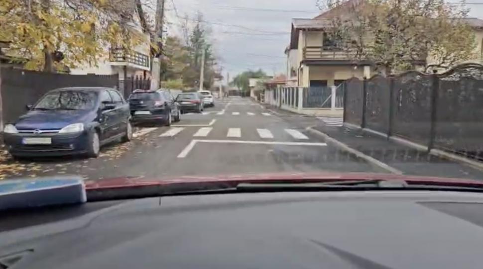Orașul din România care are o stradă înfundată plină de zebre: 11 treceri de pietoni trasate pe 260 de metri. Legea permite maximum 5 1021376
