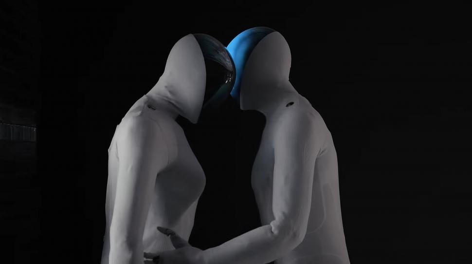 A fost lansat robotul cu mușchi, care merge, vorbește și se mișcă exact ca un om. “Mulți au spus că este o persoană deghizată” 1021582