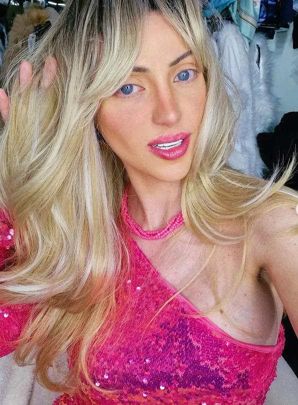  Tânăra care a făcut 27 de operații estetice ca să arate exact ca Barbie a murit. Ce au găsit poliţiştii la faţa locului 1021615