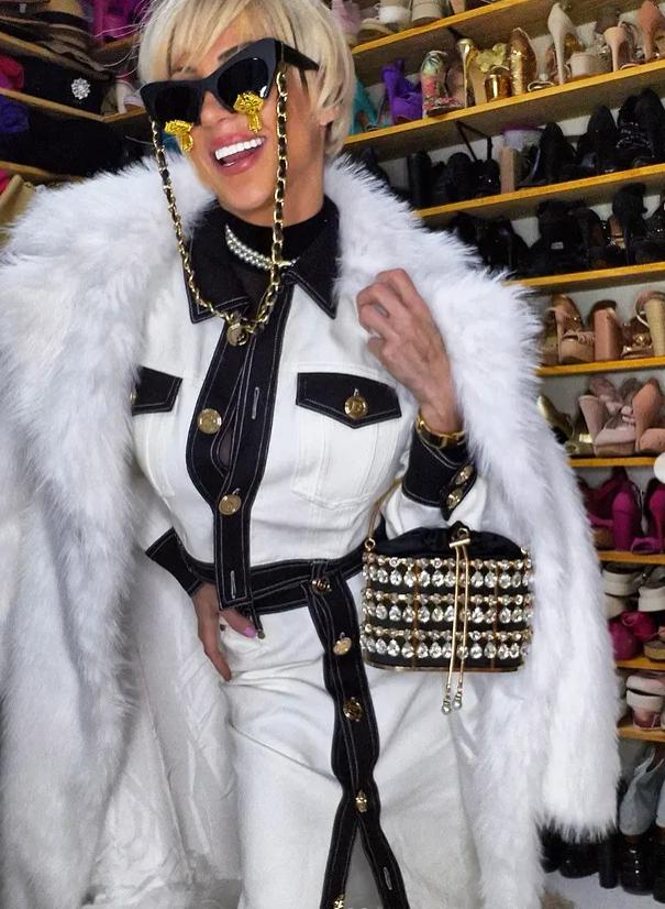  Tânăra care a făcut 27 de operații estetice ca să arate exact ca Barbie a murit. Ce au găsit poliţiştii la faţa locului 1021618