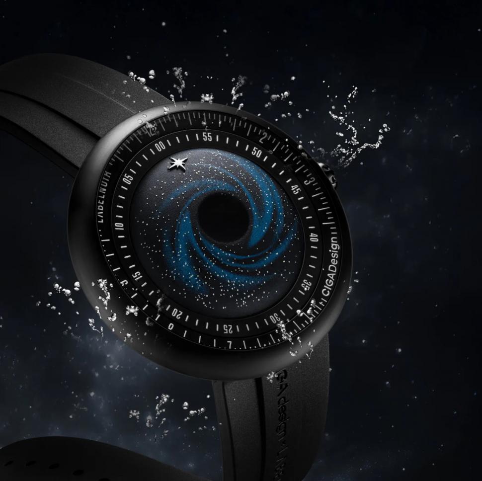 A apărut ceasul cu design de gaură neagră: „Miezul” absoarbe aproape toată lumina. Cum arată „Black Star” și cât costă azi în România 1021150