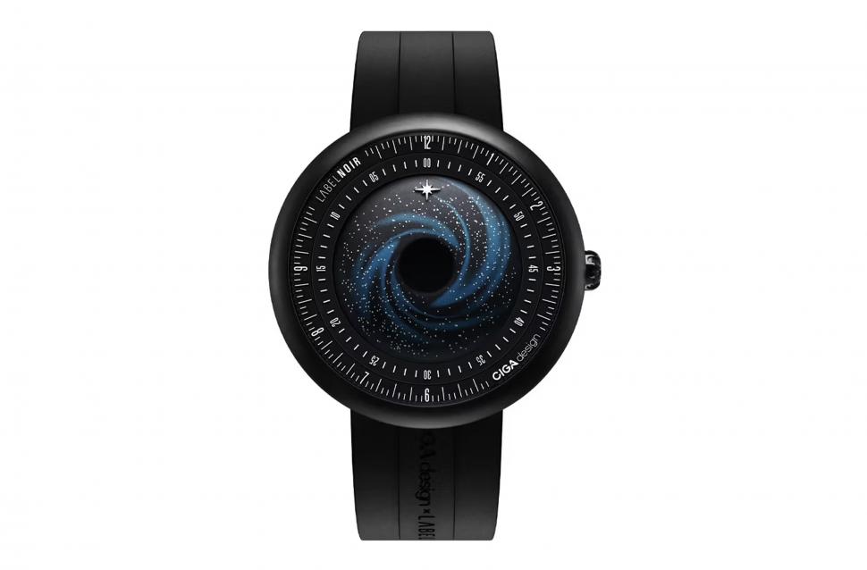A apărut ceasul cu design de gaură neagră: „Miezul” absoarbe aproape toată lumina. Cum arată „Black Star” și cât costă azi în România 1021153